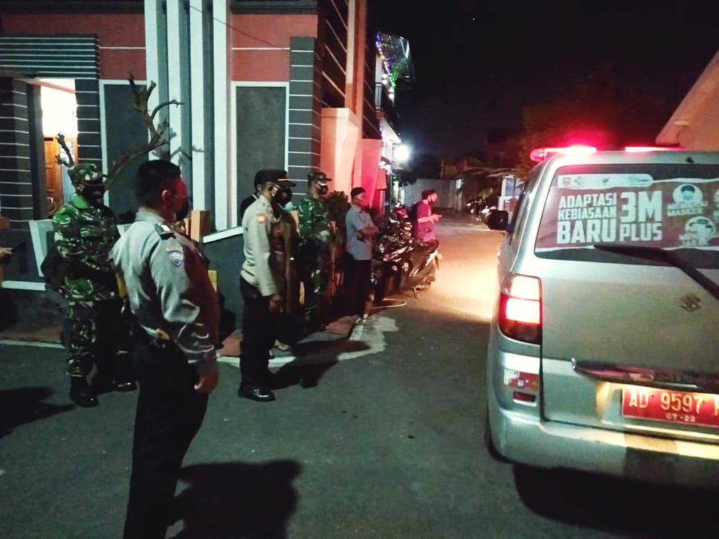 TNI- POLRI Kawal Warga Isolasi Terpusat Di Asrama Haji Donohudan