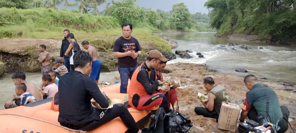 Pantai 800 Makan Korban, Tim Basarnas Didampingi  Polsek Batu Berhasil Temukan Mayat