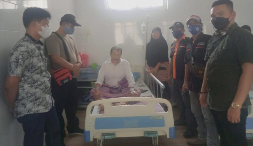 DPD IWO Sergai Jenguk Mandor Terbaring Lemas di RSU Sultan Sulaiman 