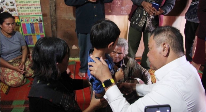 Ini yang Sampaikan Bupati Dairi Eddy Berutu Saat Melayat Almarhumah Mindo Br Sigalingging