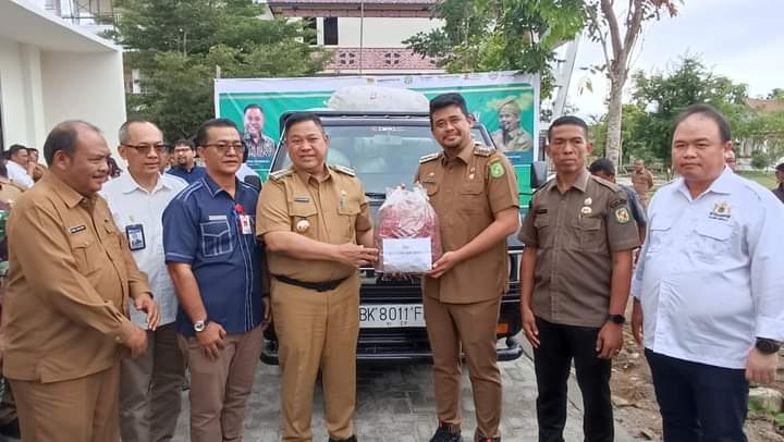 Bupati Eddy Berutu dan Wali Kota Bobby Nasution Lepas 1,5 Ton Cabai Merah ke Kota Medan