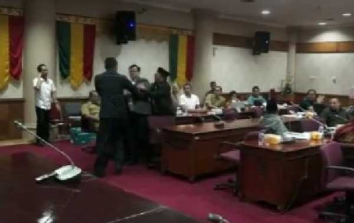 Kejutan... Bikin Skenario HUT Sekdaprov Riau, Anggota Banggar DPRD Nyaris Adu Jotos