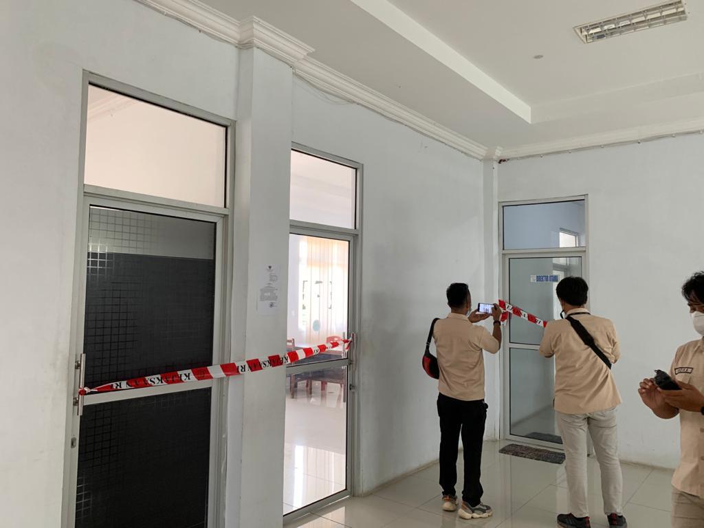 Usai Digeledah, Tim Kejatisu Segel Ruangan Dirut PDAM Tirtalihou