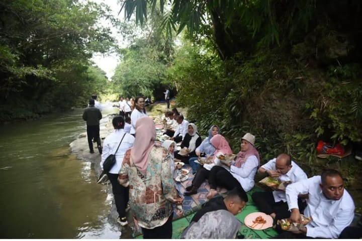 KUNJUNGI LOKASI ARUNG JERAM LAE ORDI GUBSU SANTAP SIANG DI TEPI SUNGAI