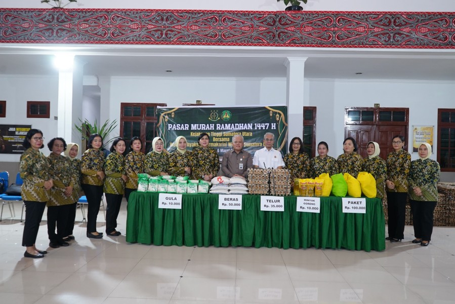 Bantu Pemenuhan Bahan Pangan dan Upaya Stabilisasi Harga, Kejati Sumut Bersama Ikatan Adhyaksa Dharmakarini Gelar Pasar Murah