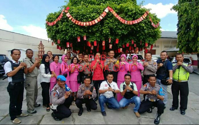Sambut Imlek Di Medan Labuhan, Kompol Rosyid Hartanto Beri Tali Asih Ratusan Lansia