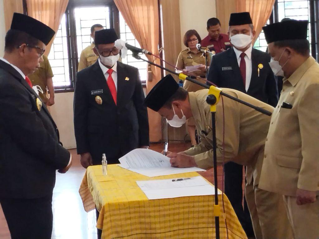 Bupati Simalungun Lantik 8 Pejabat Eselon II 