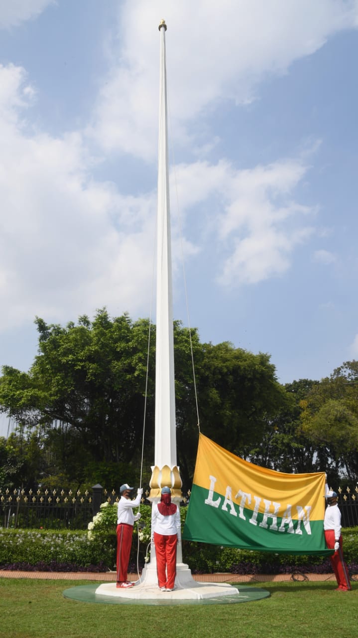 Sekretariat Presiden Gelar Latihan Penaikan Bendera Upacara HUT ke-75 Kemerdekaan RI