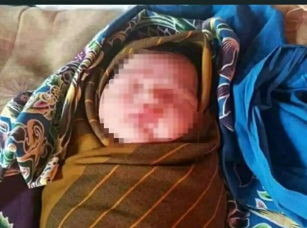 Bayi yang Baru Dilahirkan Ditemukan Didepan Rumah Warga Kampung Rakyat