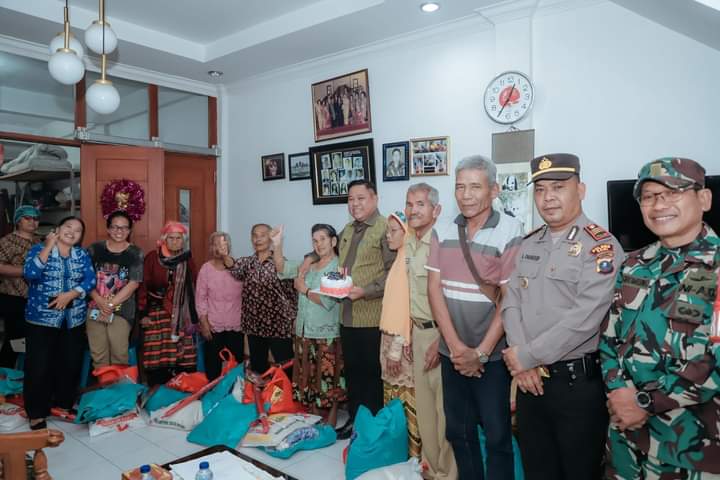 Berikan Tali Asih, Bupati Dairi Minta Nasihat Kepada Veteran