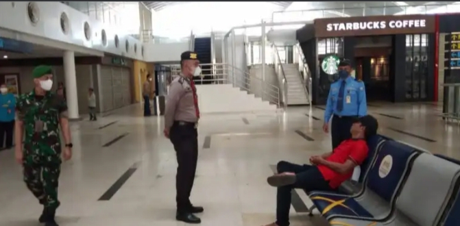 Polsek Kawasan Bandara Kualanamu Melaksanakan Monitoring Penggunaan Masker dan Patroli Di Areal Band