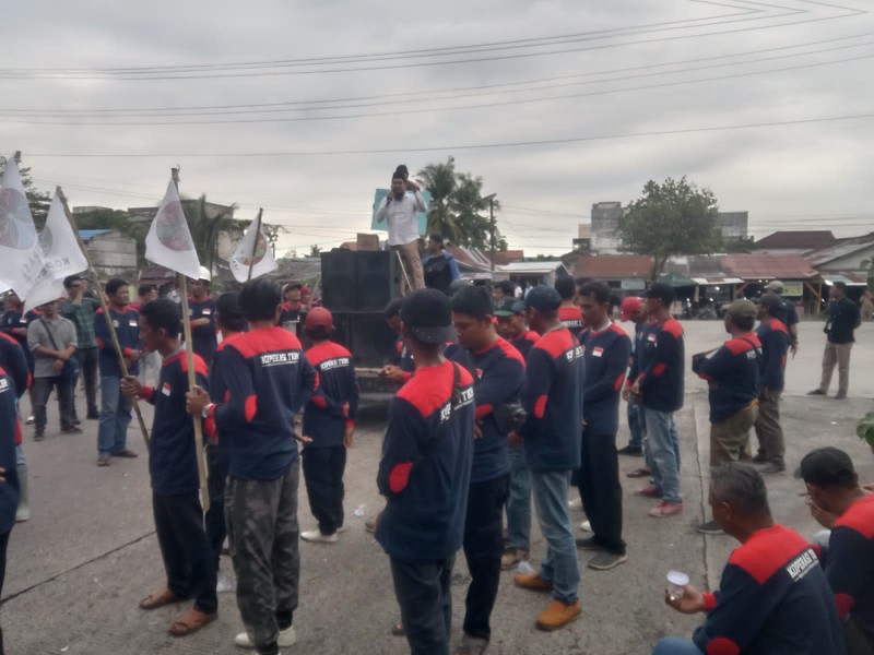 Koperasi TKBM Bumi Melayu Berkah Bersama (BMBB) Demo Menuntut Dipekerjakan Dipelabuhan Pelindo Dumai