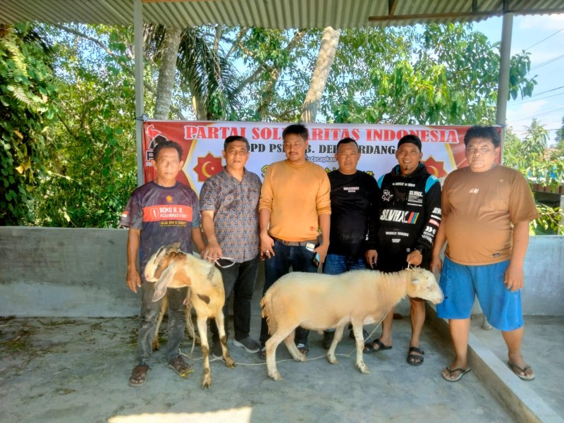 DPD PSI Deli Serdang Sembelih Dua Ekor Kambing, Bagikan Daging Kurban ke Masyarakat di Idul Adha 1447 H