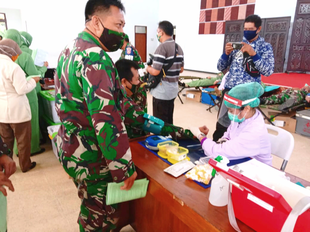 Babinsa Nogosari Ikut Andil dalam Aksi Donor Darah