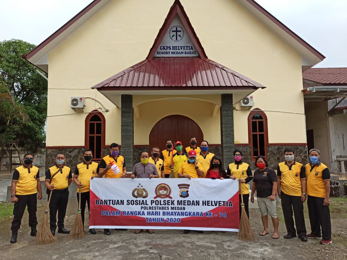 Polsek Medan Helvetia Melaksanakan Bersih - bersih Tempat Ibadah Dalam Rangka Menyambut Hari Bhayang