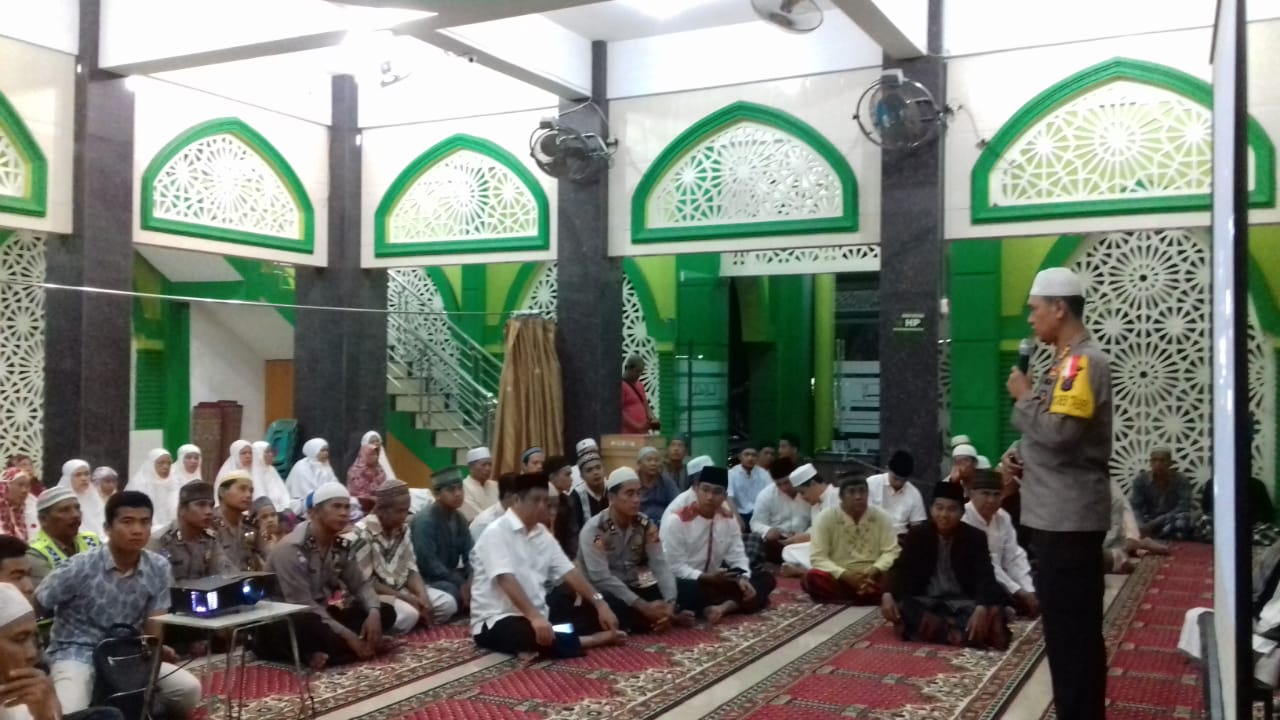 Muspika Helvetia Dampingi Kapolrestabes Menyapa Subuh Di Masjid AL Ikhlas