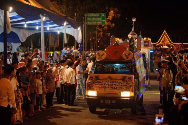 Pawai Mobil Hias Semarakan Malam Takbir di Kota Pekanbaru