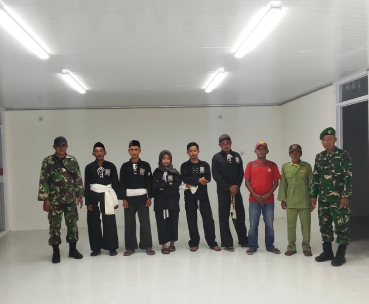 Melalui Patroli Malam, Babinsa Purwantoro Aktif Jalin Komunkasi Sosial Dengan Warga