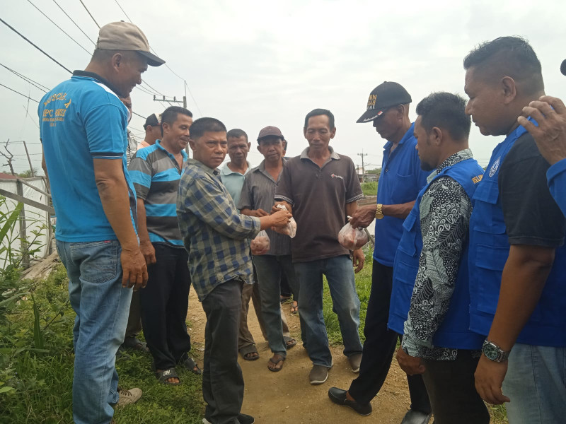 HNSI Medan Dan Relawan Wak Young Berbagi Ayam Potong
