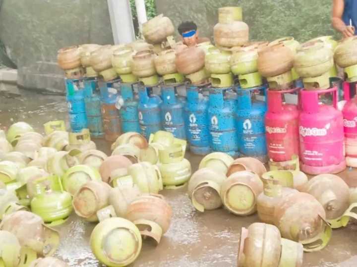 Pengoplosan Gas Elpiji di Kim III Mabar Deli Serdang Terbongkar, Truk Logistik Milik Pemerintah Terpantau Bongkar Muat Tengah Malam