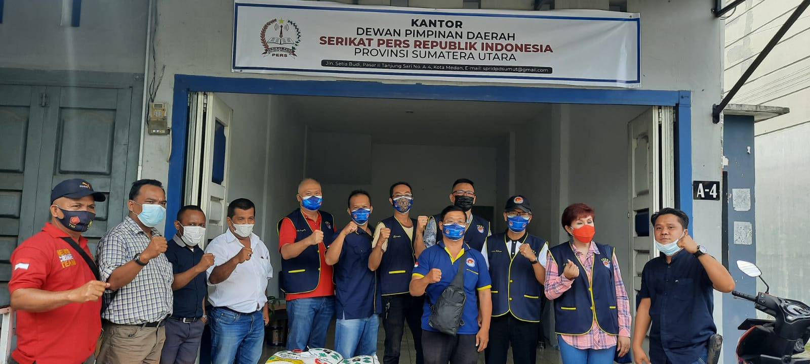 Bersama SPRI Sumut, KITA Serahkan Bantuan  Sembako Kepada Wartawan