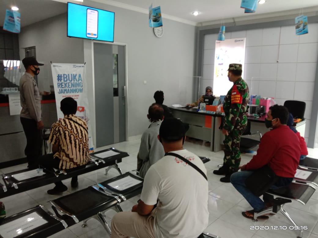 Tegakkan Prokes Sekaligus Patroli Keamanan