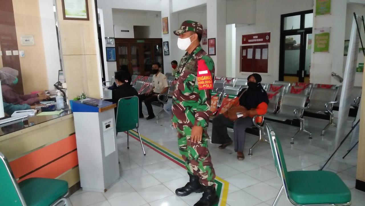 Babinsa Jayengan Sosialisasi Adaptasi Kebiasaan Baru Di Wilayah Binaannya