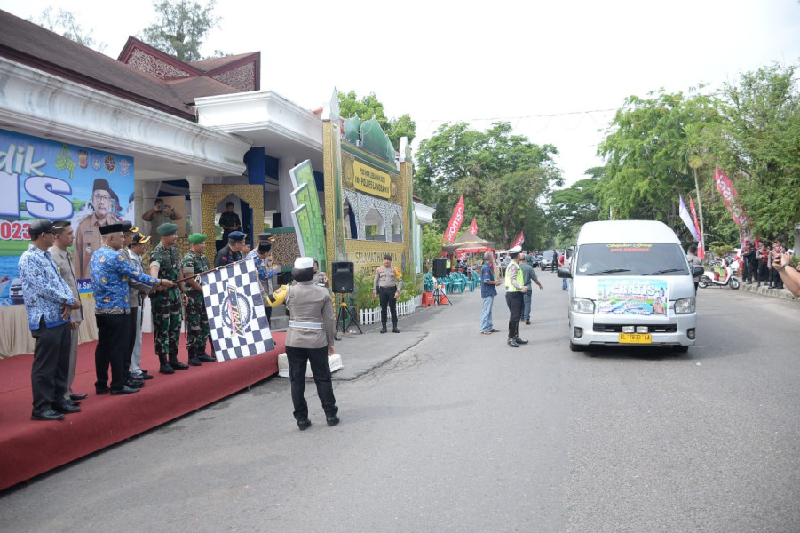Kapolres Langsa Bersama Forkopimda Lepas Armada Bus Balik Mudik Gratis