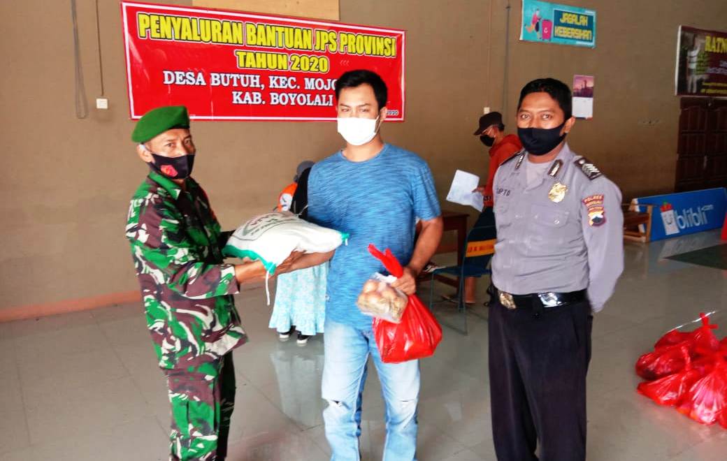 TNI Polri Kawal Penerimaan Bantuan Pangan Non Tunai