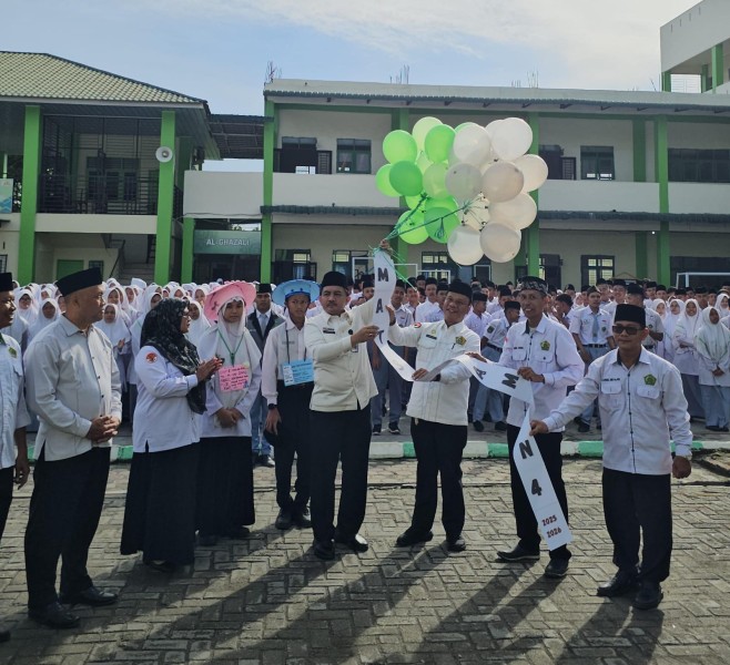 Staf Ahli Pemko Medan Buka Matsama MAPN-4 Medan Tahun Pelajaran 2025/2026