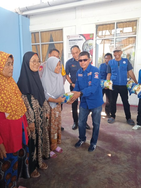 Ramadhan Berbagi,HNSI Medan Bersama Relawan Wak Young Salurkan 300 Karung Beras