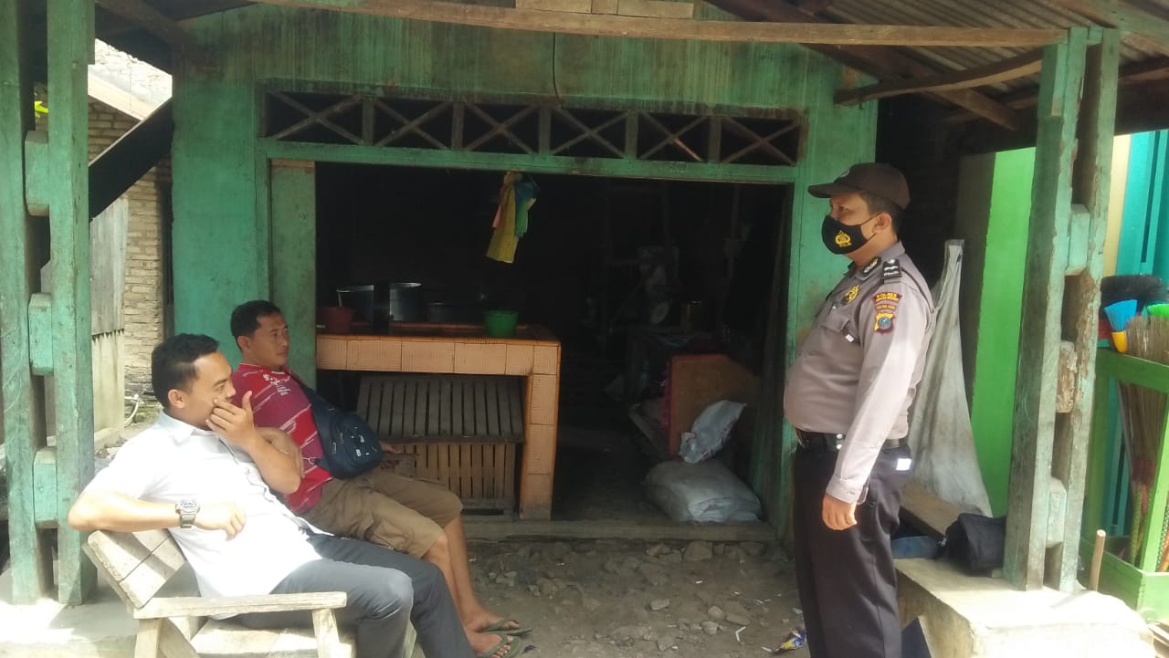 Sambangi Kedai Ayam Potong, Ini Yang Disampaikan Bhabinkamtibmas Di Desa Kotarih Baru Sergai 