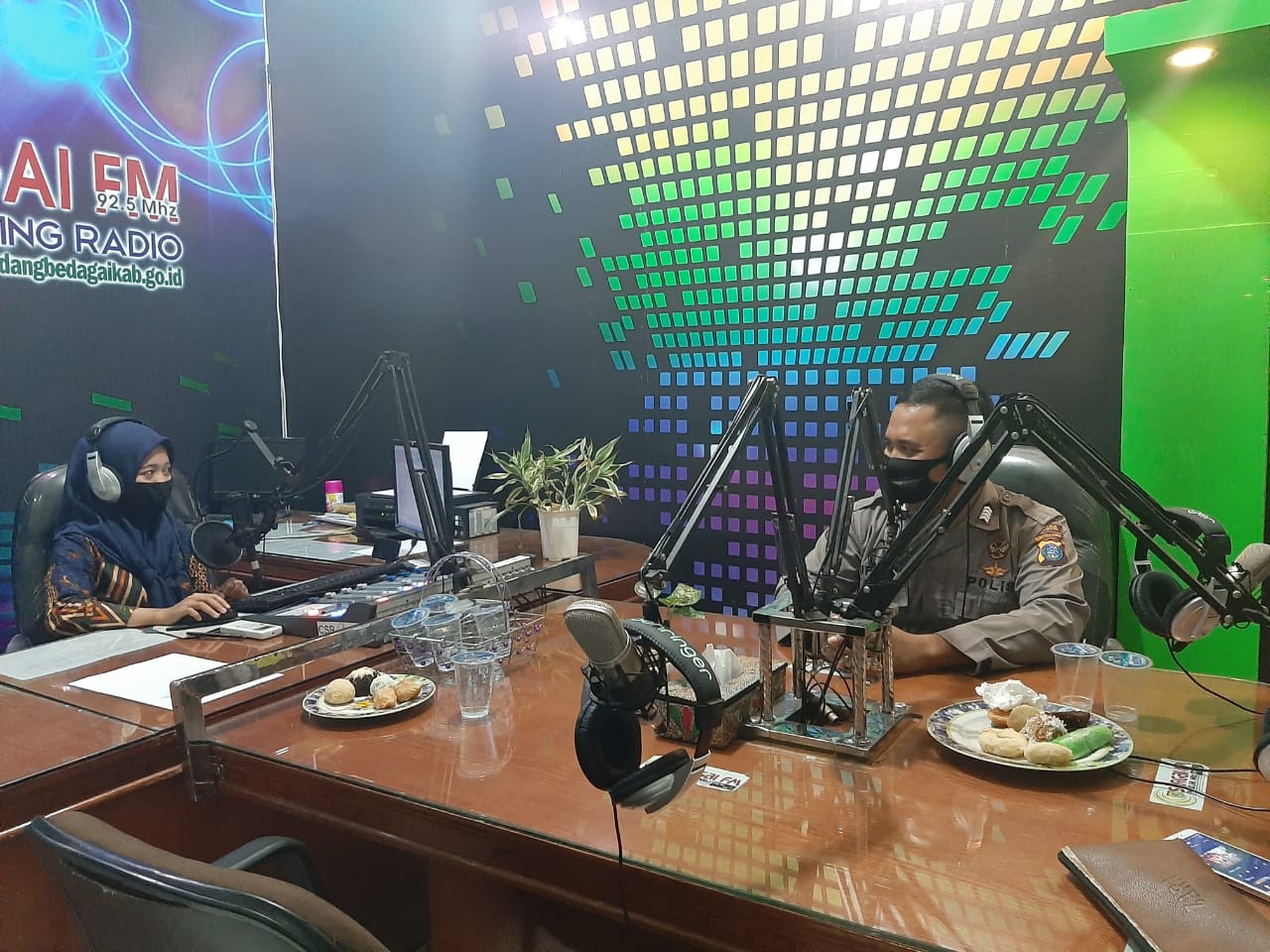 GelarTalk Show Di Radio,Polres Sergai Ajak Masyarakat Sukseskan Pilkada Damai