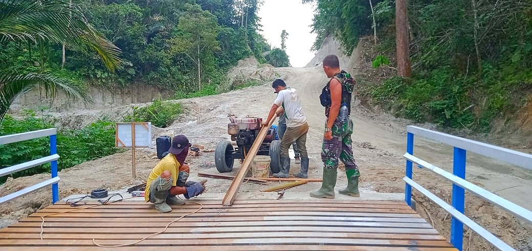 Agar Jembatan Mampu Dilalui Truk Sawit, Ini yang Dilakukan Satgas TMMD Kodim 0204/DS