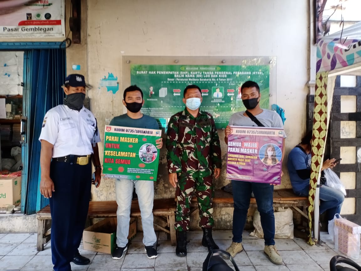 Tekan dan Upaya Cegah Penyebaran Covid-19 Babinsa Danukusuman Terapkan PPKM Berbasis Mikro di Pasar