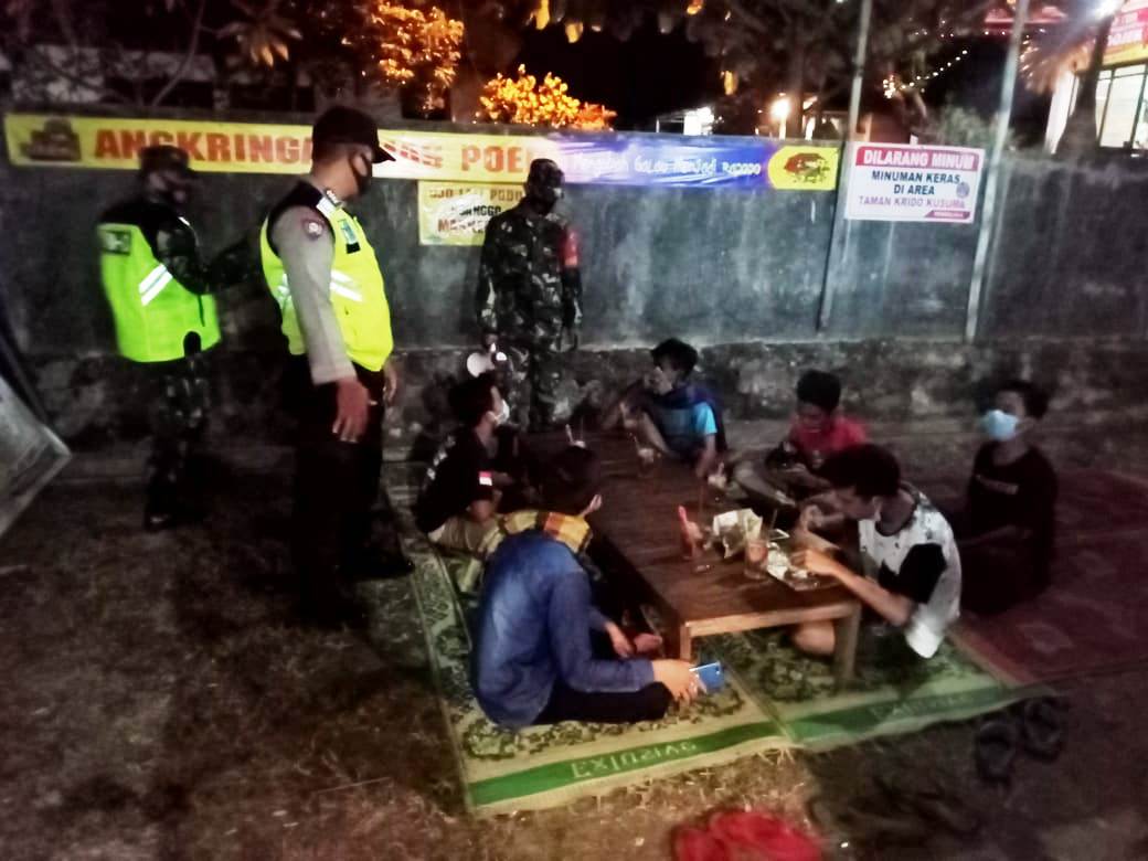 Babinsa Tegur Pemuda Berkerumun