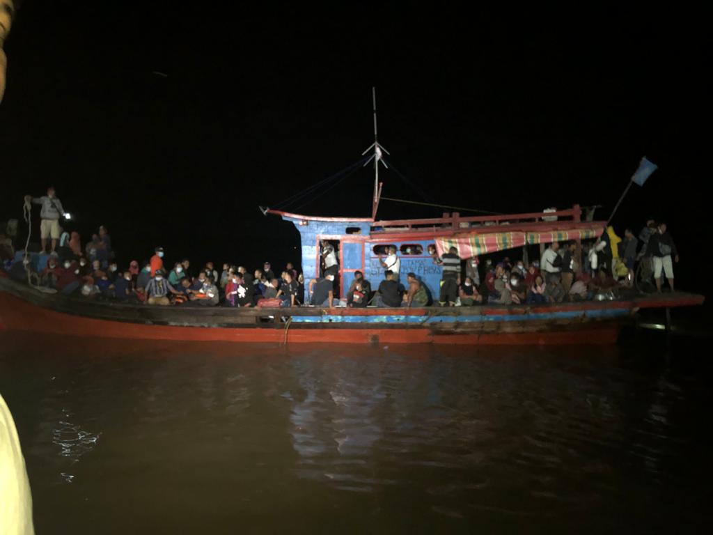 TNI AL Kembali Amankan 115 Pekerja Migran Ilegal di Pulau Jemur