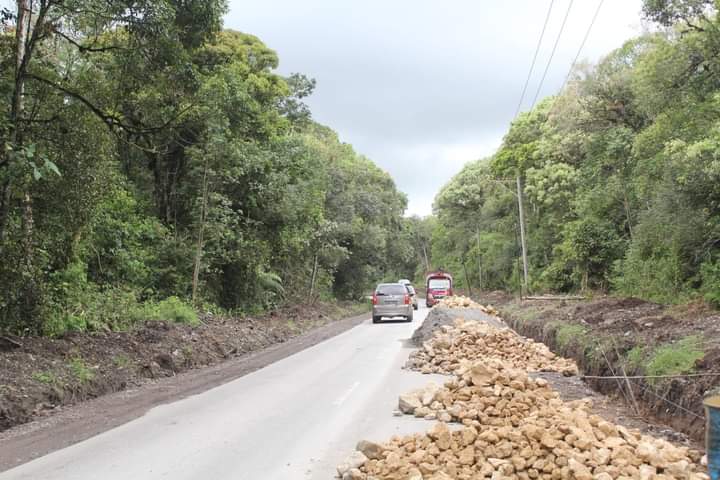 Ada Perbaikan Drainase di Lae Pondom, Bupati Eddy Berutu Imbau Pengguna Jalan Hati-hati