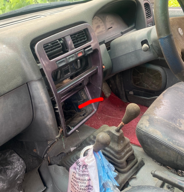 Mobil Rusak, Barang dan Uang Digelapkan, Klewang Minta Keadilan