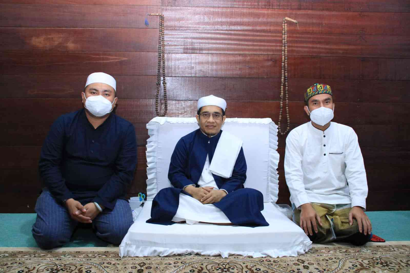 Bupati Labura beserta rombongan melakukan kunjungan silaturahmi ke Tuan Guru Besilam Langkat