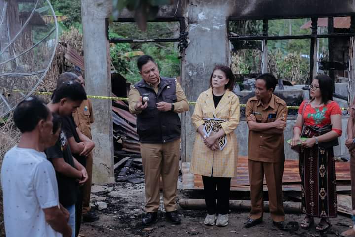 Musibah Kebakaran, Bupati Dairi: Pemerintah Hadir Dalam Keadaan Apapun