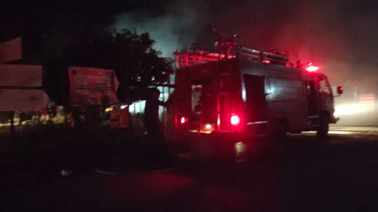 Warung Warga di Tebing Tinggi dilalap si Jago Merah