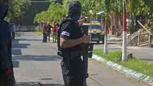 Densus Baku Tembak dengan Kelompok Teror di Surabaya