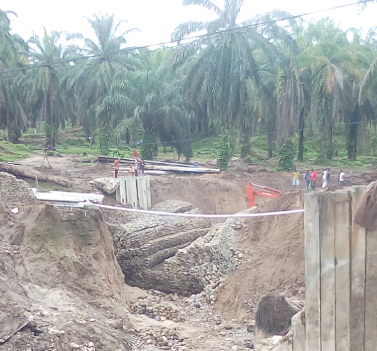 Amblasnya Bronjong Untuk Jembatan Bally Jurusan Siantar-Tanah Jawa Disebut Karena Dikerjakan Asalan