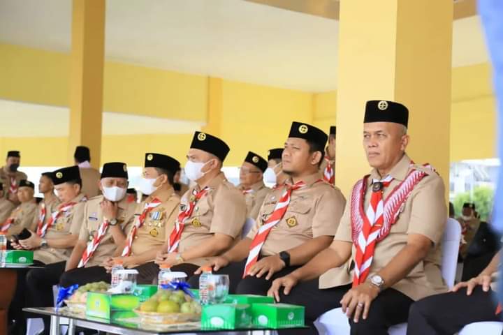Bupati Labuhanbatu terima Lencana Panca Warsa III dari Gubernur Sumatera Utara.