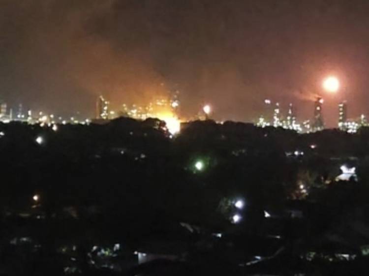 Kilang Pertamina di Kota Dumai Meledak Kagetkan Warga