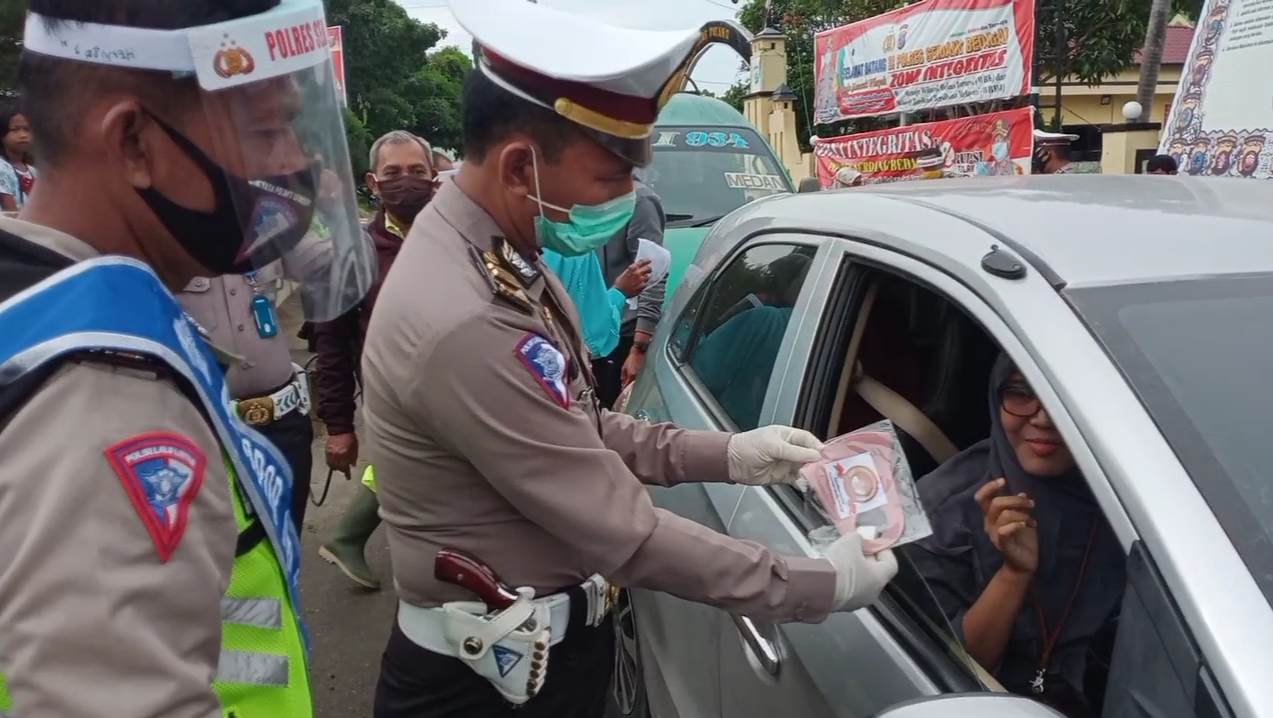Sambut Hari Bhayangkara Ke 74, Satlantas Polres Sergai Gelat Bakti Sosial bagi Alat Kesehatan