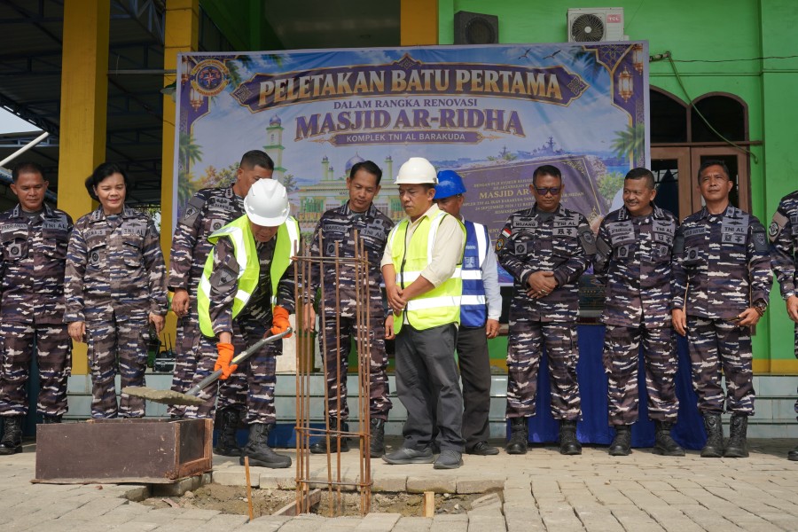 Renovasi Masjid Ar Ridha Barakuda Dimulai, Wadan Kodaeral I Pimpin Peletakan Batu Pertama