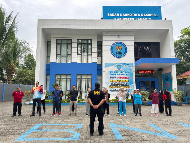 Jumat Bersih, BNNK Langkat Lakukan Senam dan Gatong Royong