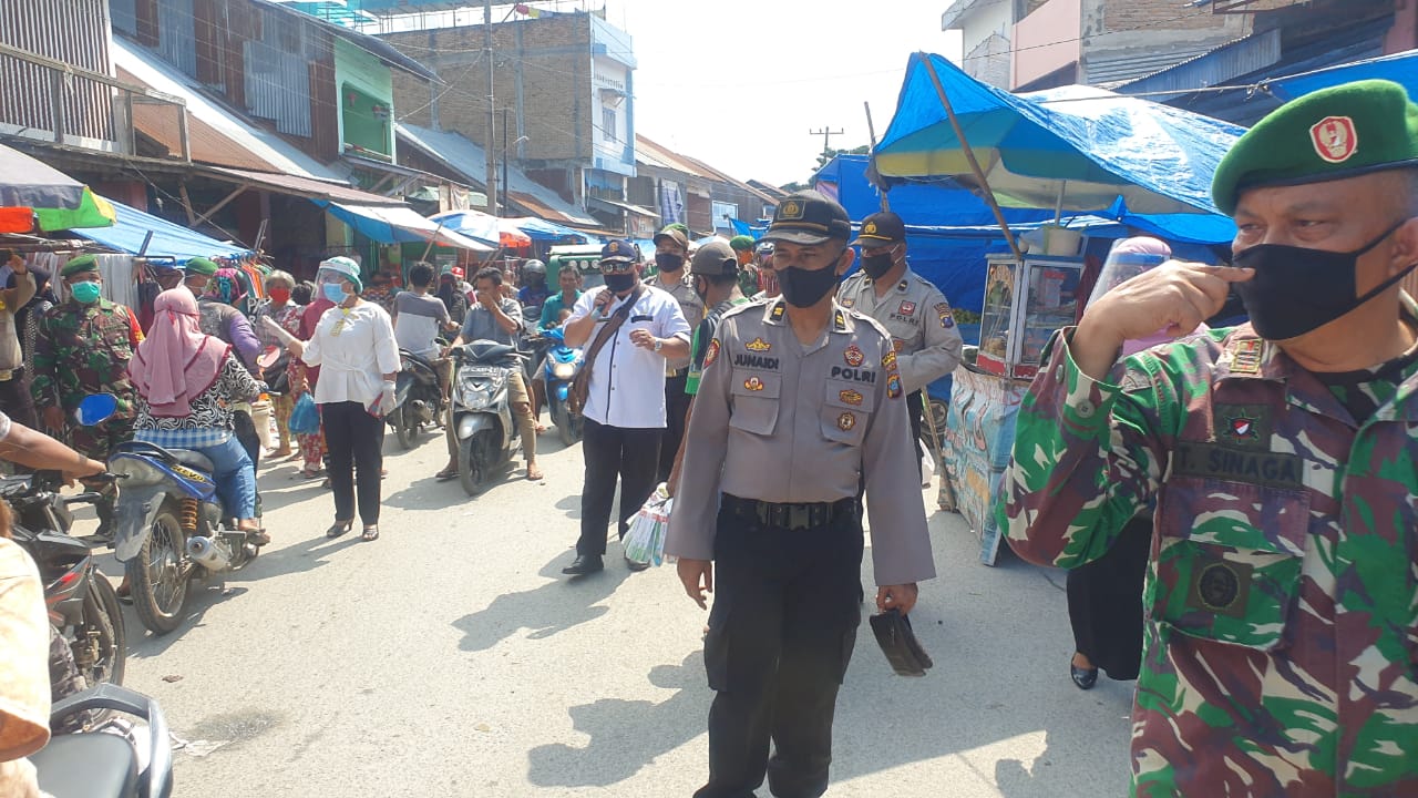 Menyongsong New Normal, Polsek Pantai Cermin Himbau Masyarakat Di Pasar Tradisional